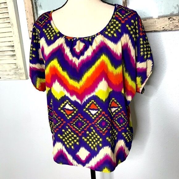 Fun & Funky Lightweight Blouse by Forever 21 - Picture 7 of 9